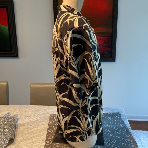 Tommy Bahama Large Casual Button Down Short Sleeve Shirt Floral Pattern - Picture 3 of 6